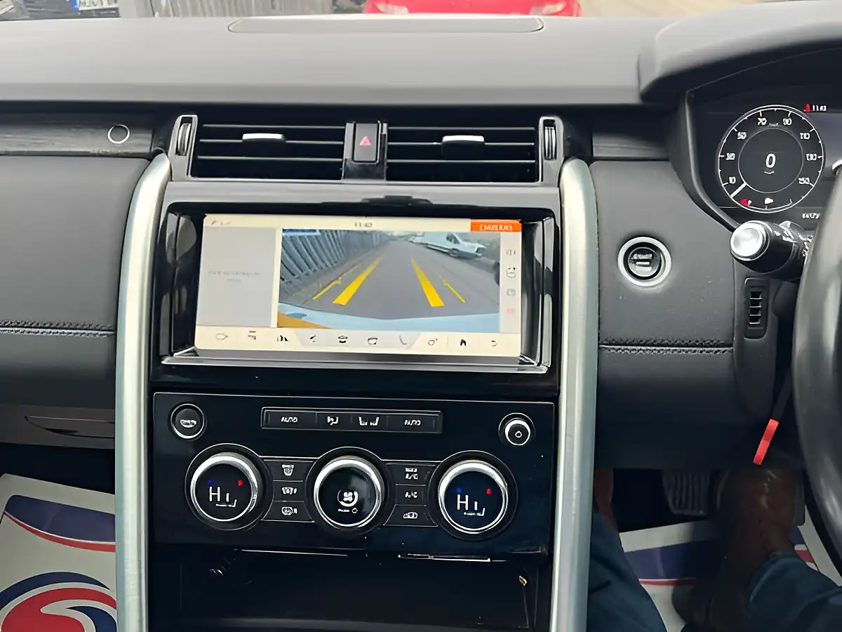 Used 2020 Land Rover Discovery Hse White - Interior and Exterior details 14