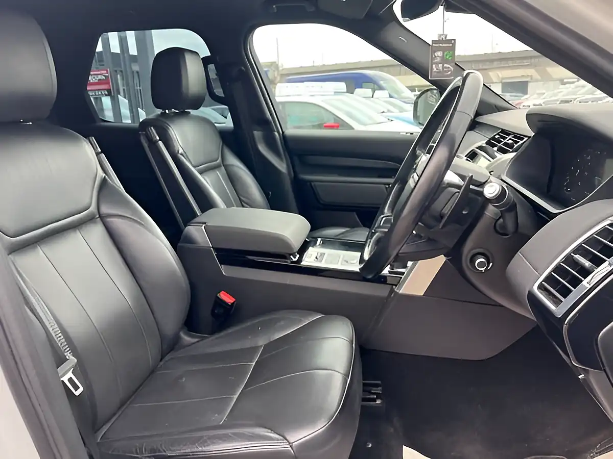 Used 2020 Land Rover Discovery Hse White - Interior and Exterior details 15