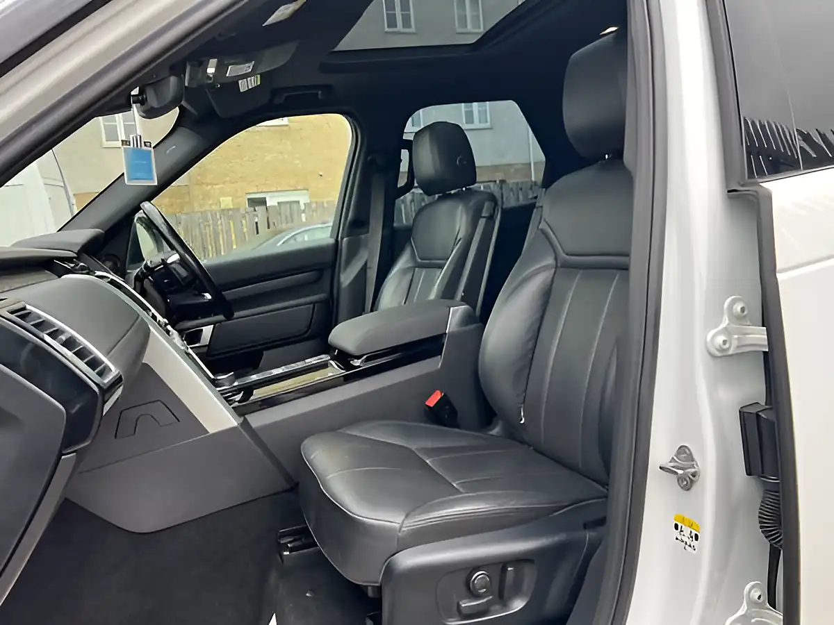 Used 2020 Land Rover Discovery Hse White - Interior and Exterior details 18