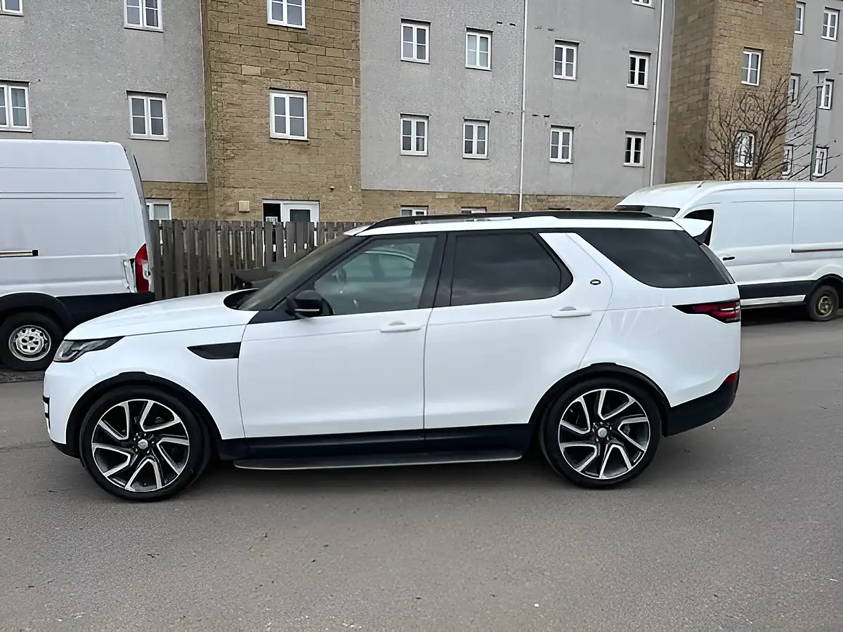 Used 2020 Land Rover Discovery Hse White - Interior and Exterior details 4