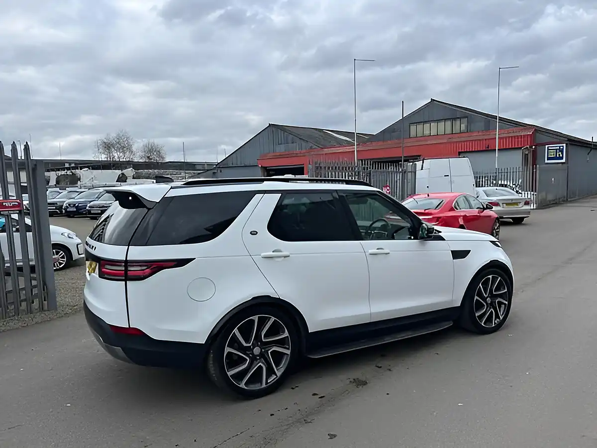 Used 2020 Land Rover Discovery Hse White - Interior and Exterior details 6
