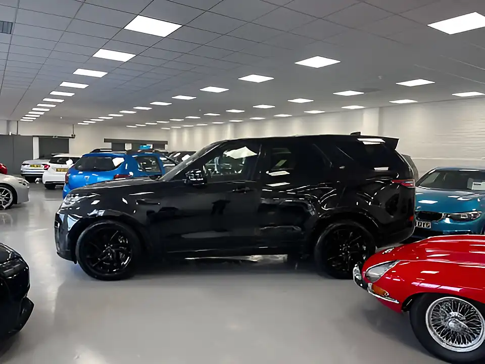Used 2020 Land Rover Discovery Landmark Black - Interior and Exterior details 10