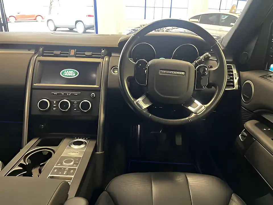 Used 2020 Land Rover Discovery Landmark Black - Interior and Exterior details 13