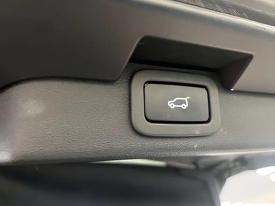 Used 2020 Land Rover Discovery Landmark Black - Interior and Exterior details 14