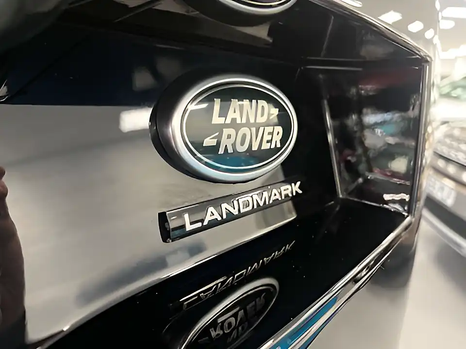 Used 2020 Land Rover Discovery Landmark Black - Interior and Exterior details 16