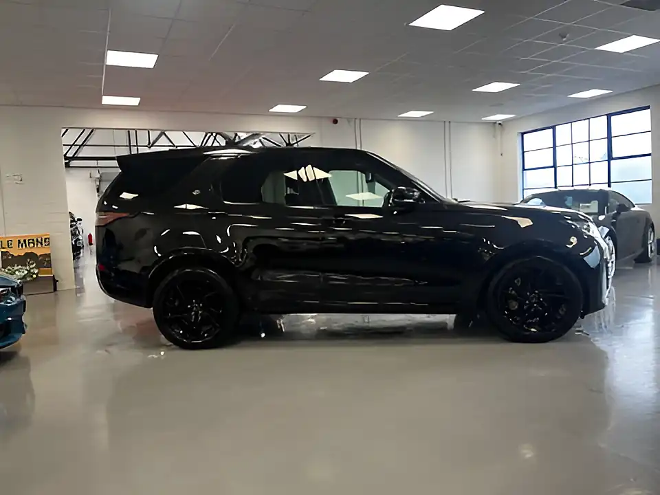 Used 2020 Land Rover Discovery Landmark Black - Interior and Exterior details 18