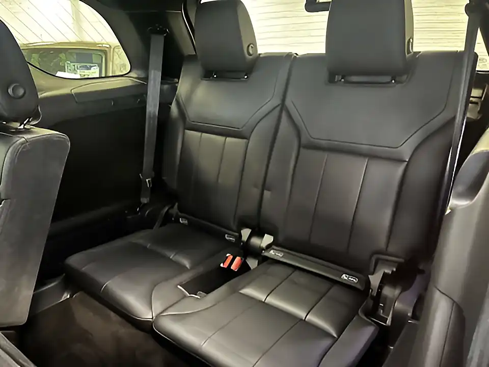 Used 2020 Land Rover Discovery Landmark Black - Interior and Exterior details 3