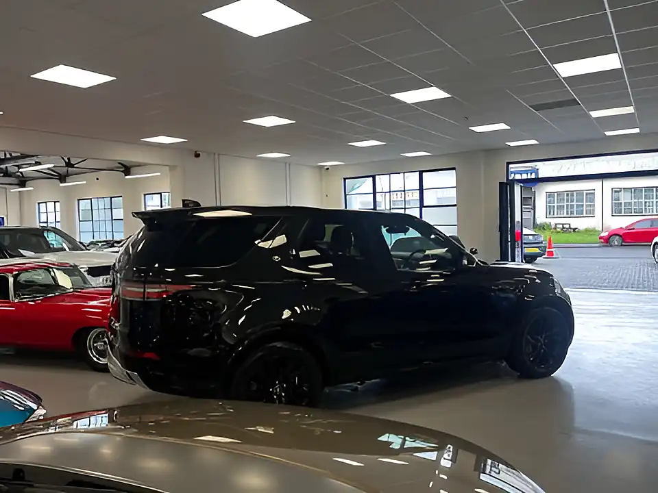 Used 2020 Land Rover Discovery Landmark Black - Interior and Exterior details 7