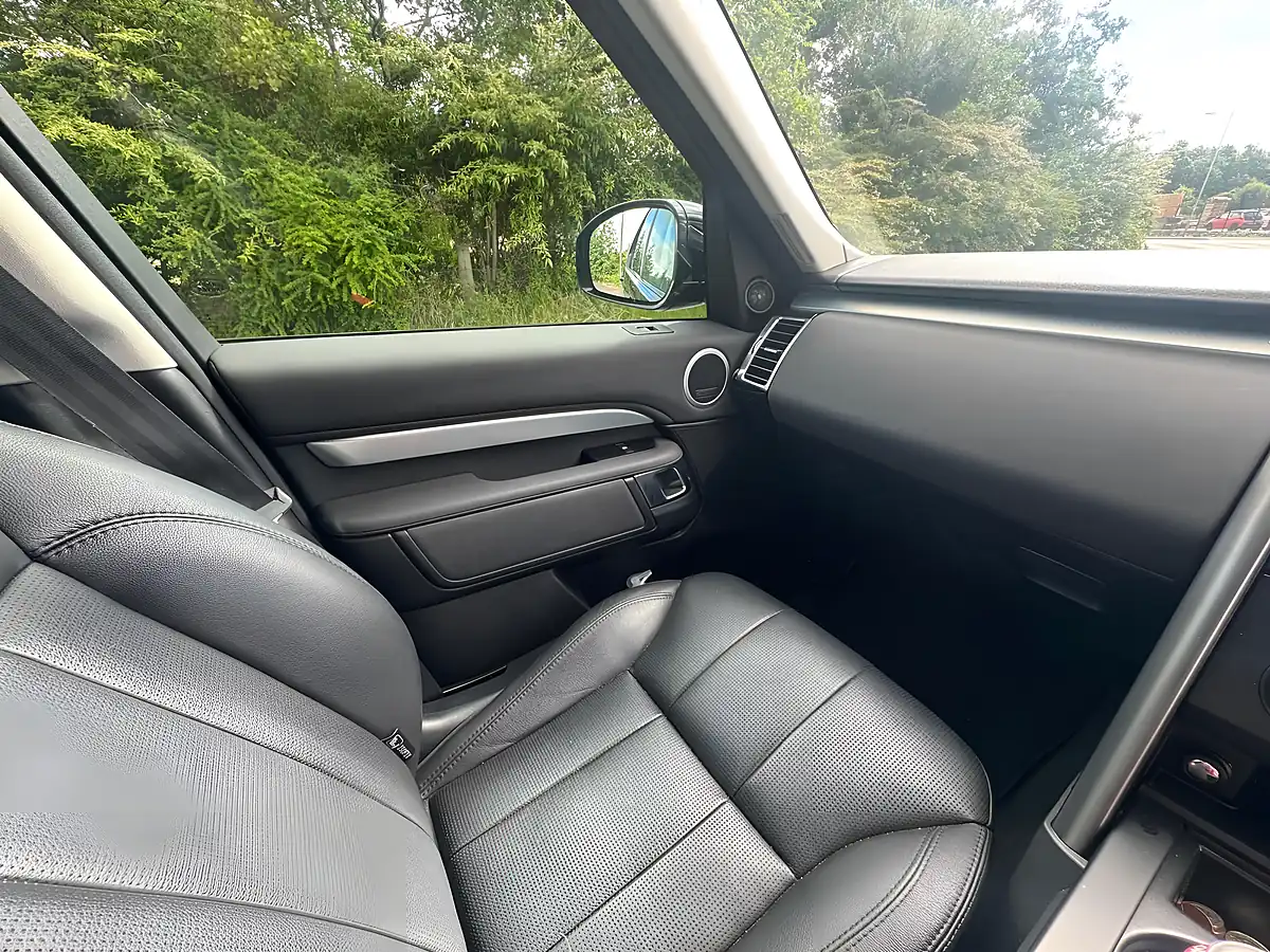 Used 2020 Land Rover Discovery Landmark Edition Black - Interior and Exterior details 14