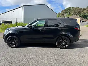 Used 2020 Land Rover Discovery Landmark Edition Black - Interior and Exterior details 5