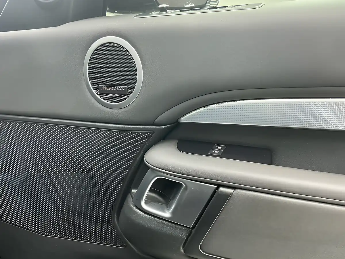 Used 2020 Land Rover Discovery Landmark Edition Black - Interior and Exterior details 18