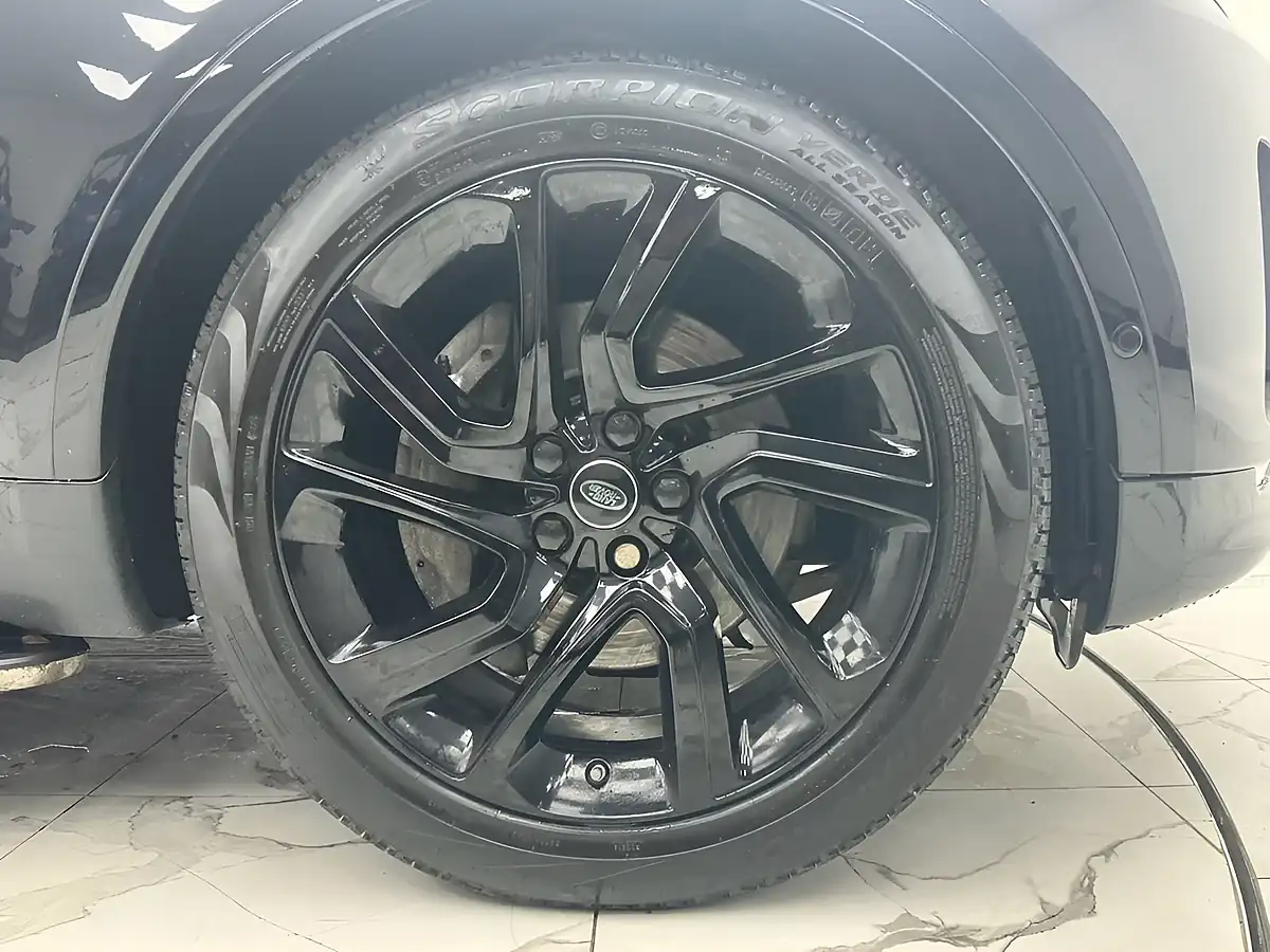 Used 2020 Land Rover Discovery Landmark Edition Black - Interior and Exterior details 20