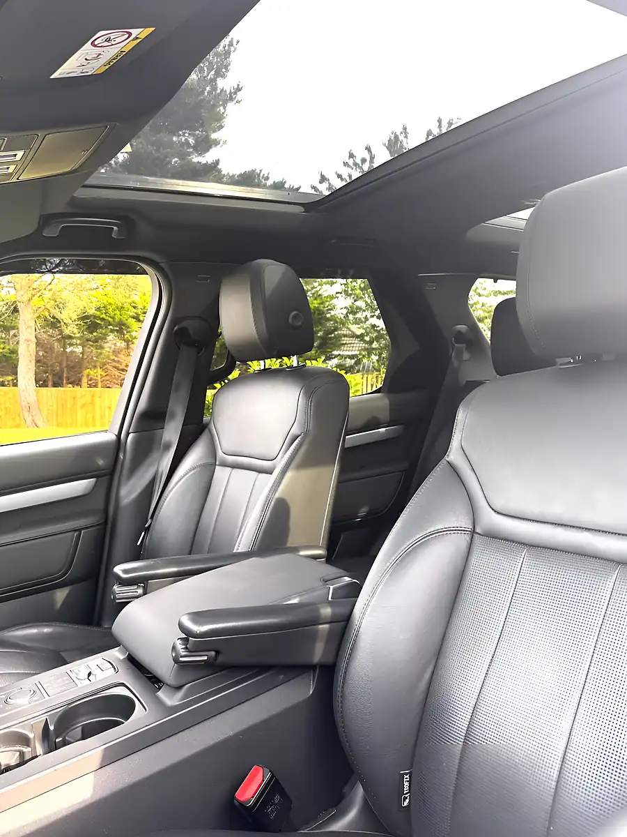 Used 2020 Land Rover Discovery Landmark Edition Blue - Interior and Exterior details 13
