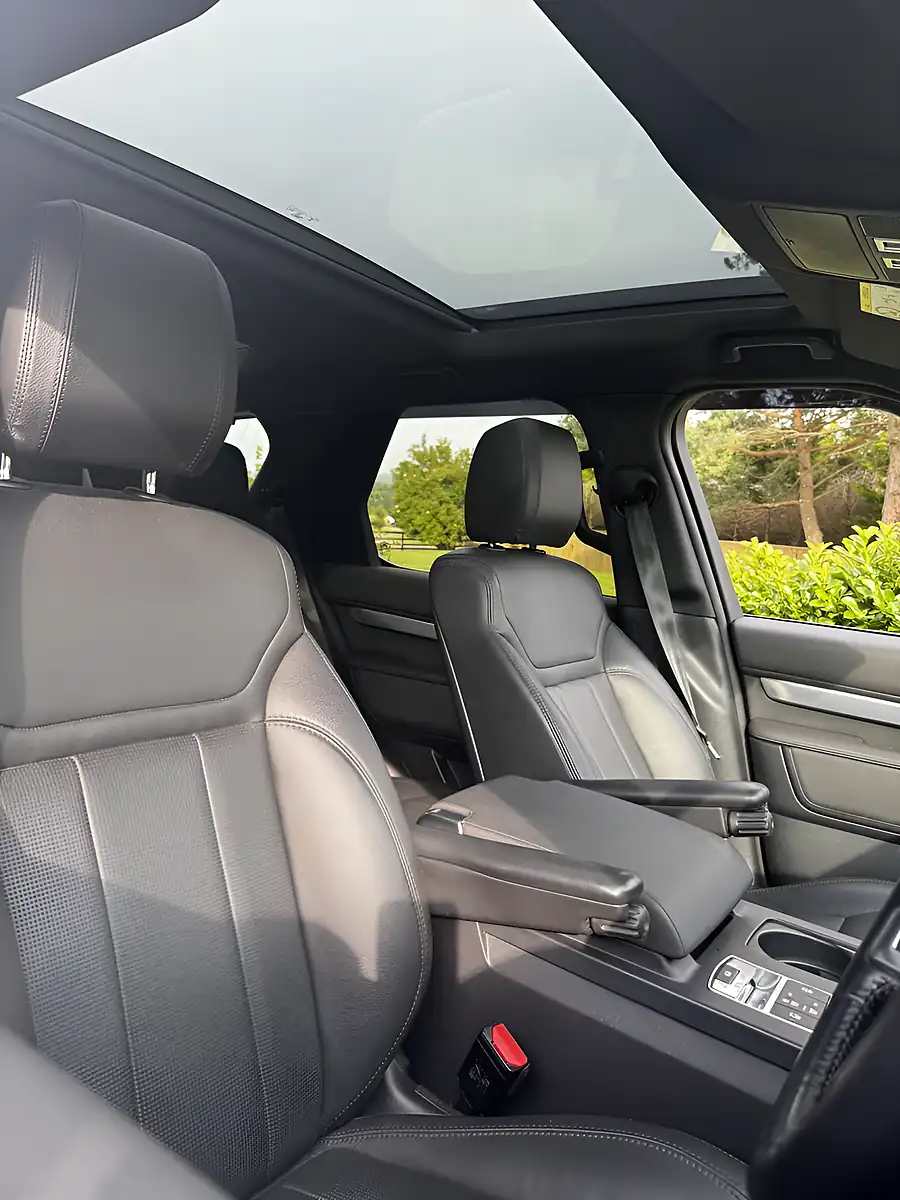 Used 2020 Land Rover Discovery Landmark Edition Blue - Interior and Exterior details 14
