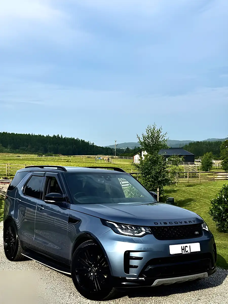 Used 2020 Land Rover Discovery Landmark Edition Blue - Interior and Exterior details 2
