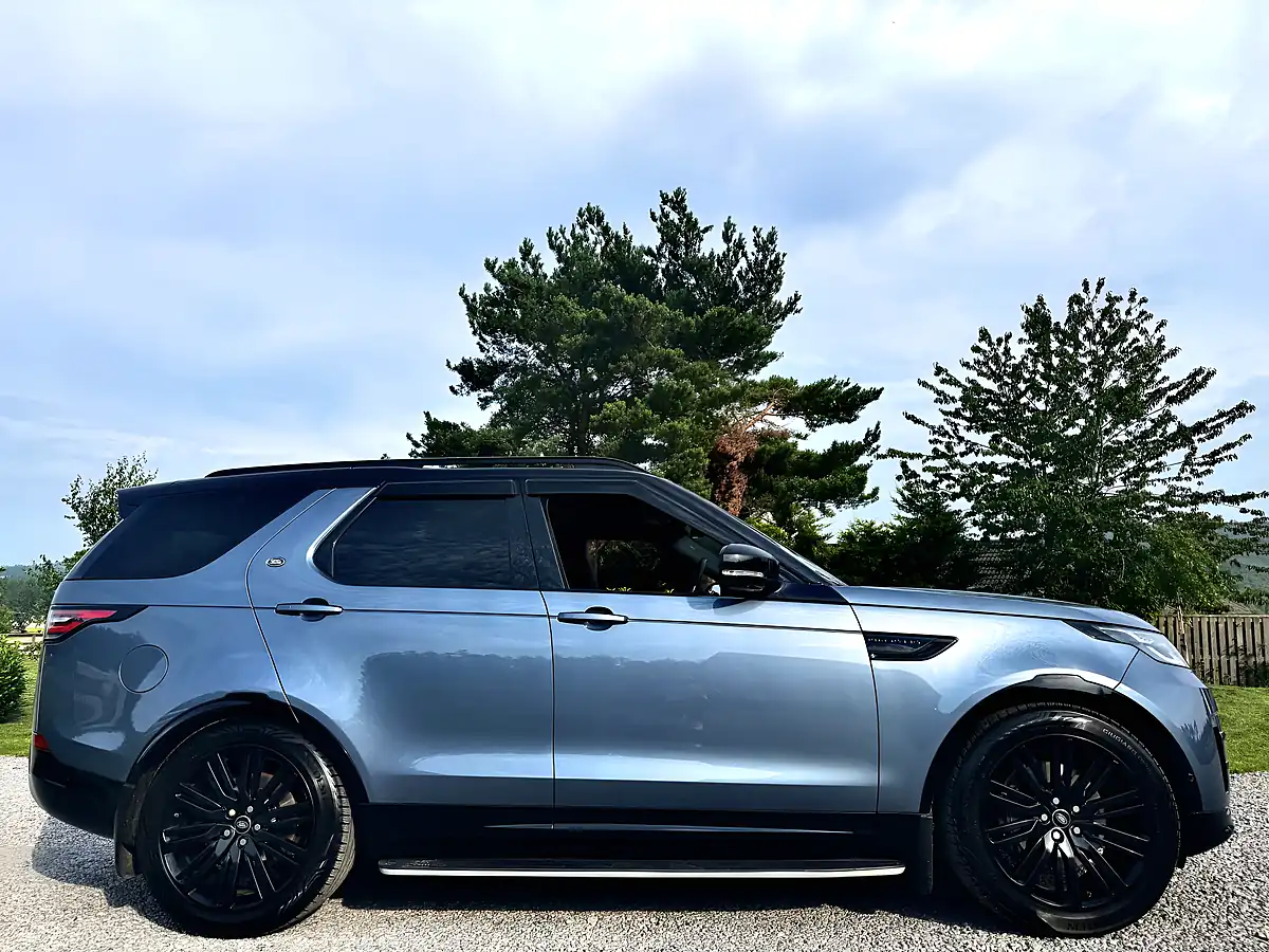 Used 2020 Land Rover Discovery Landmark Edition Blue - Interior and Exterior details 7