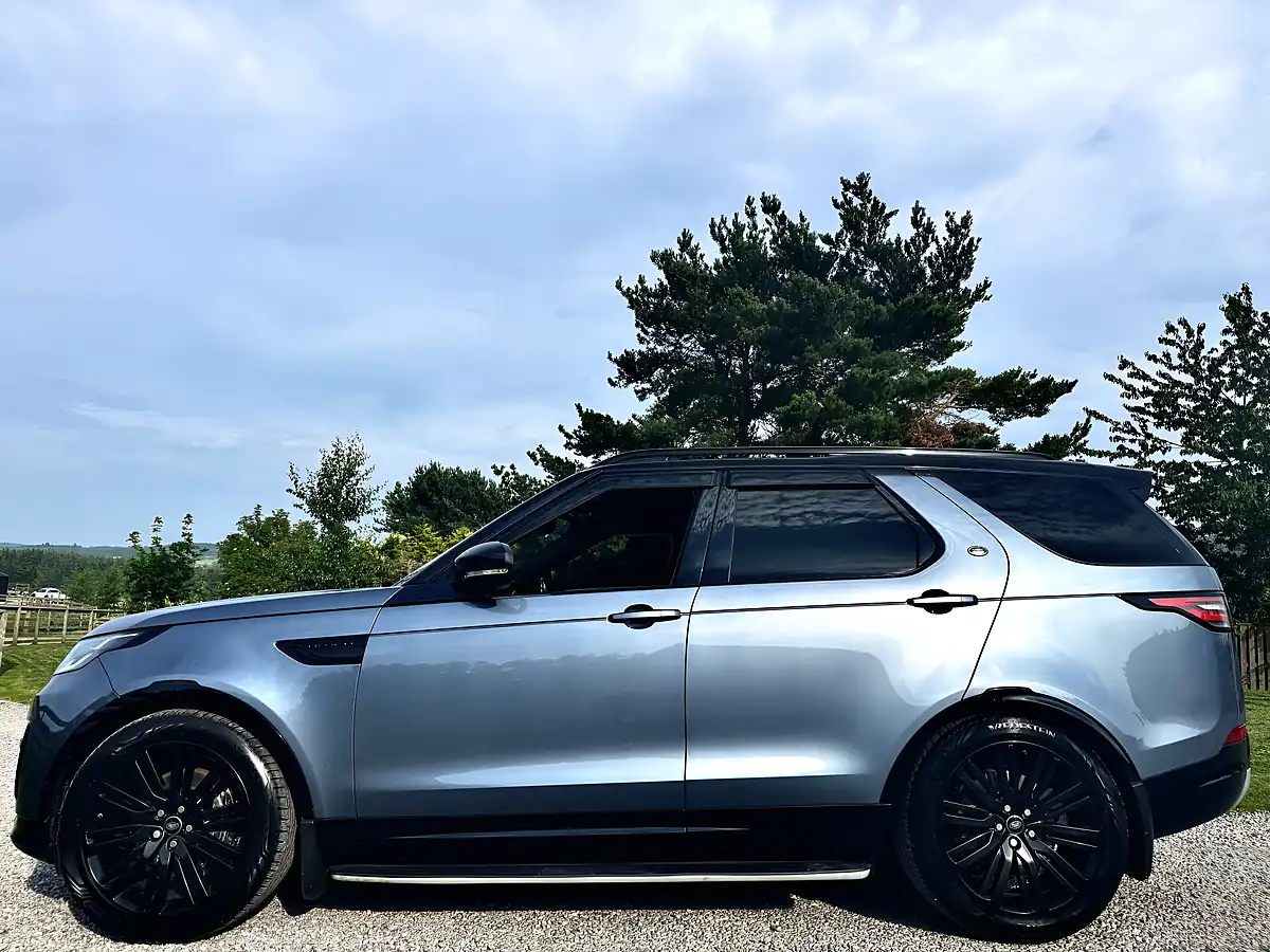 Used 2020 Land Rover Discovery Landmark Edition Blue - Interior and Exterior details 8