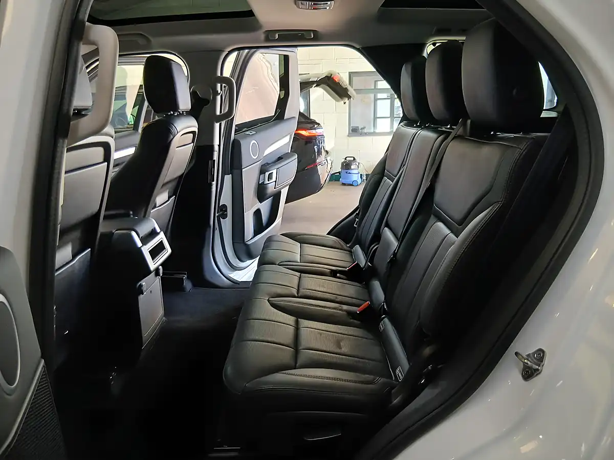 Used 2020 Land Rover Discovery Landmark Edition White - Interior and Exterior details 18