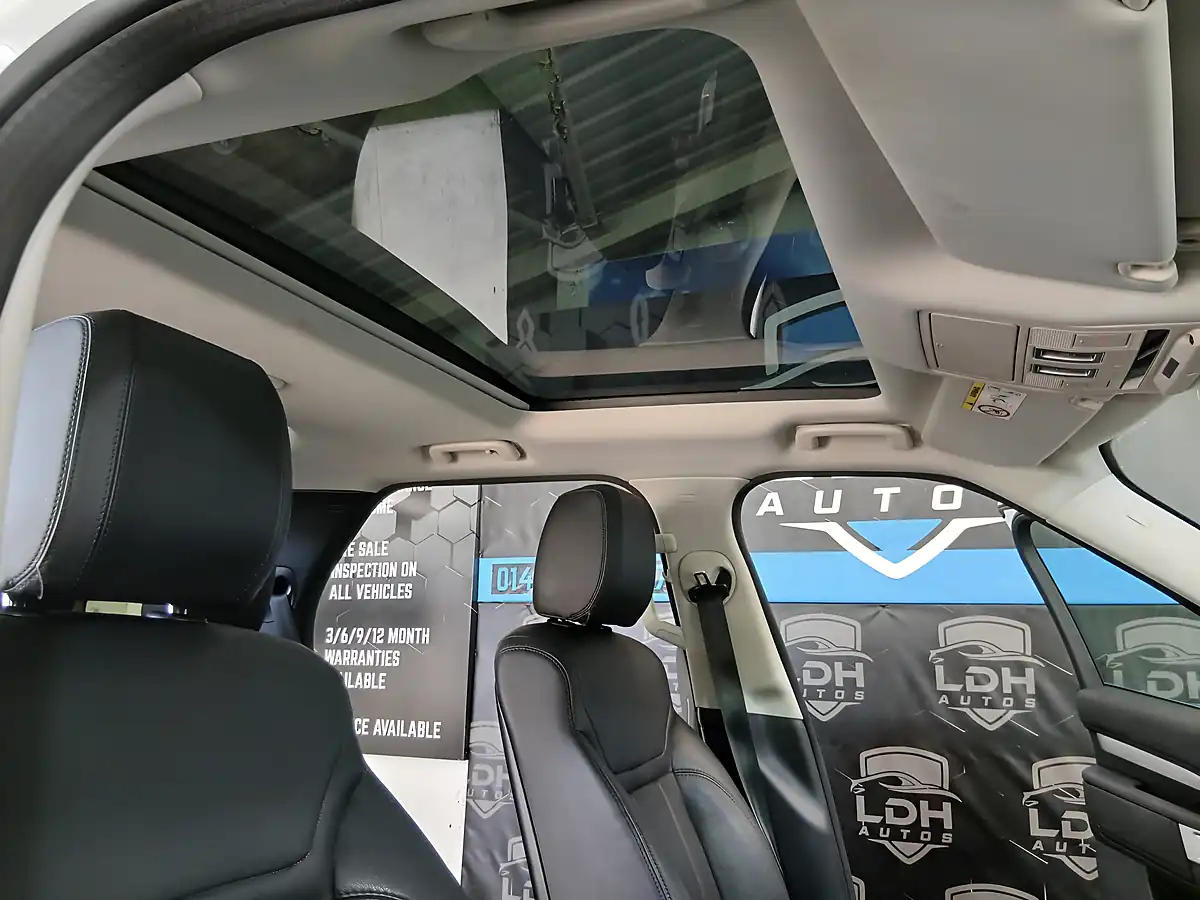Used 2020 Land Rover Discovery Landmark Edition White - Interior and Exterior details 6