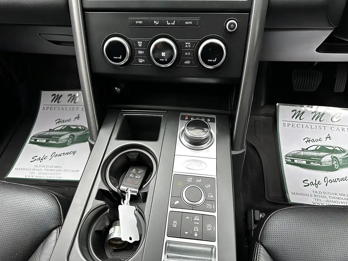 Used 2020 Land Rover Discovery Landmark Edition White - Interior and Exterior details 16