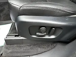 Used 2020 Land Rover Discovery Landmark Edition White - Interior and Exterior details 17