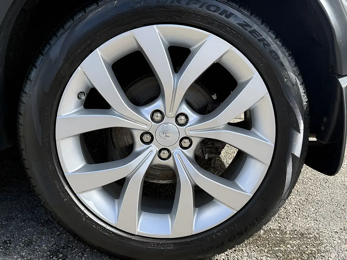 Used 2020 Land Rover Discovery Sport Hse Grey - Interior and Exterior details 12