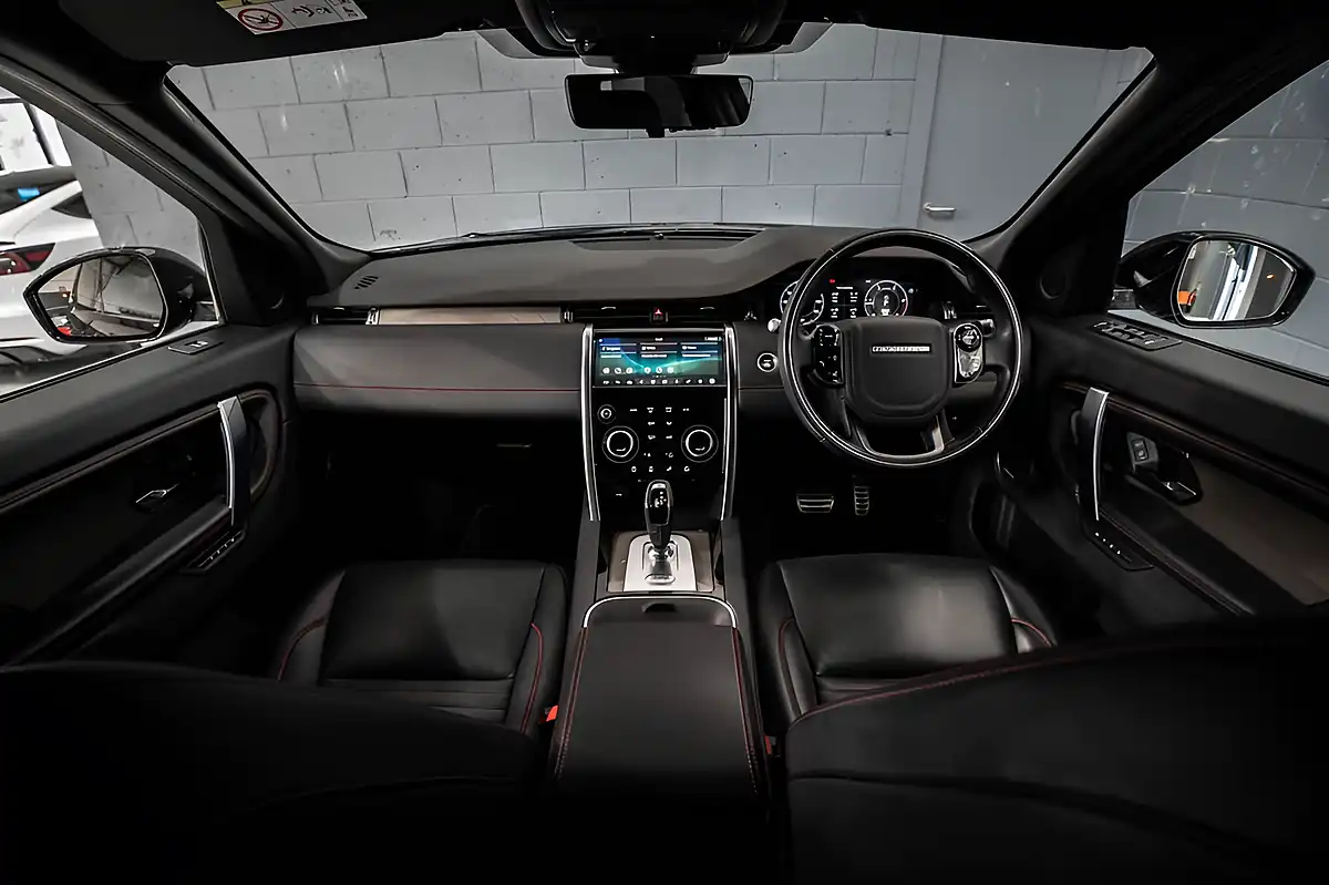 Used 2020 Land Rover Discovery Sport R-Dynamic Hse Black - Front View