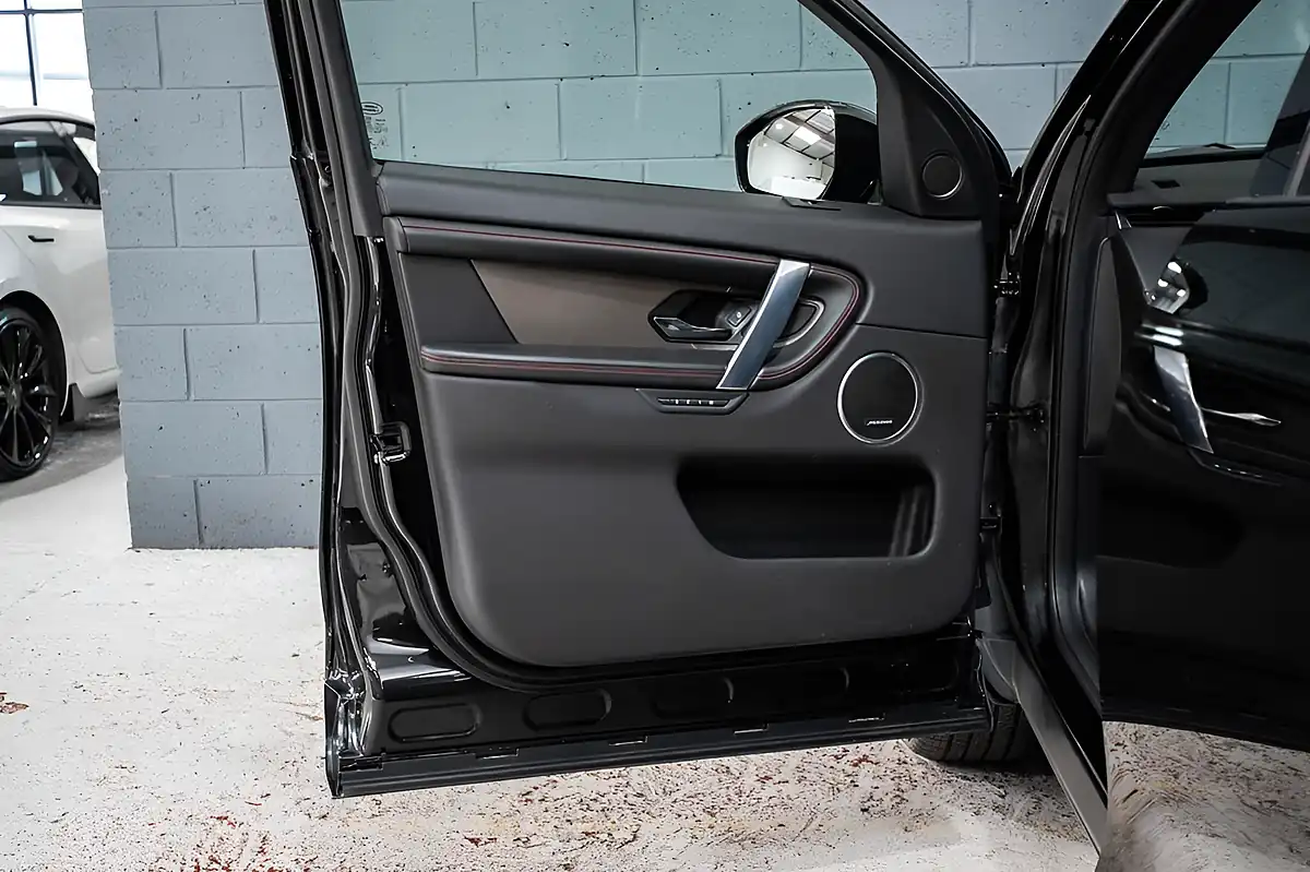 Used 2020 Land Rover Discovery Sport R-Dynamic Hse Black - Interior and Exterior details 10