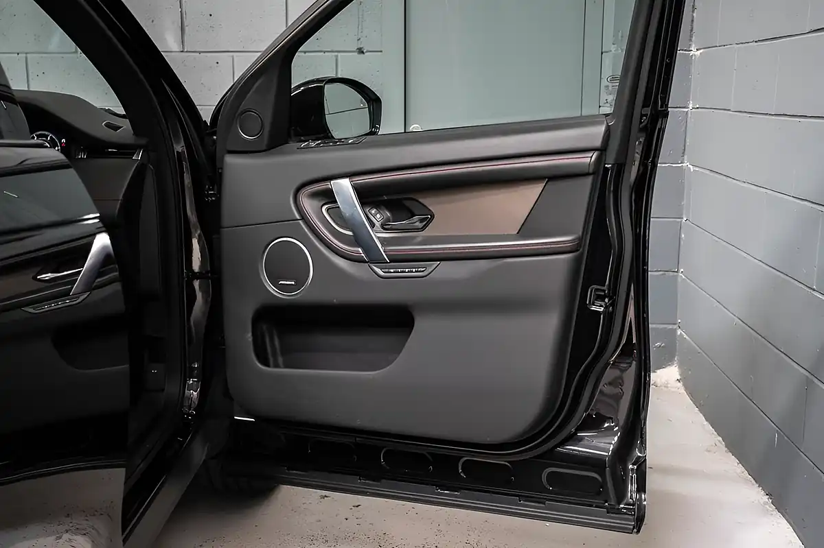 Used 2020 Land Rover Discovery Sport R-Dynamic Hse Black - Interior and Exterior details 5