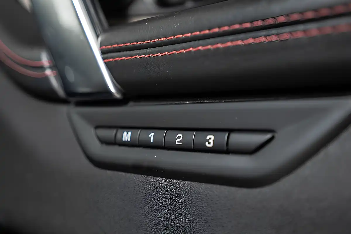 Used 2020 Land Rover Discovery Sport R-Dynamic Hse Black - Interior and Exterior details 6
