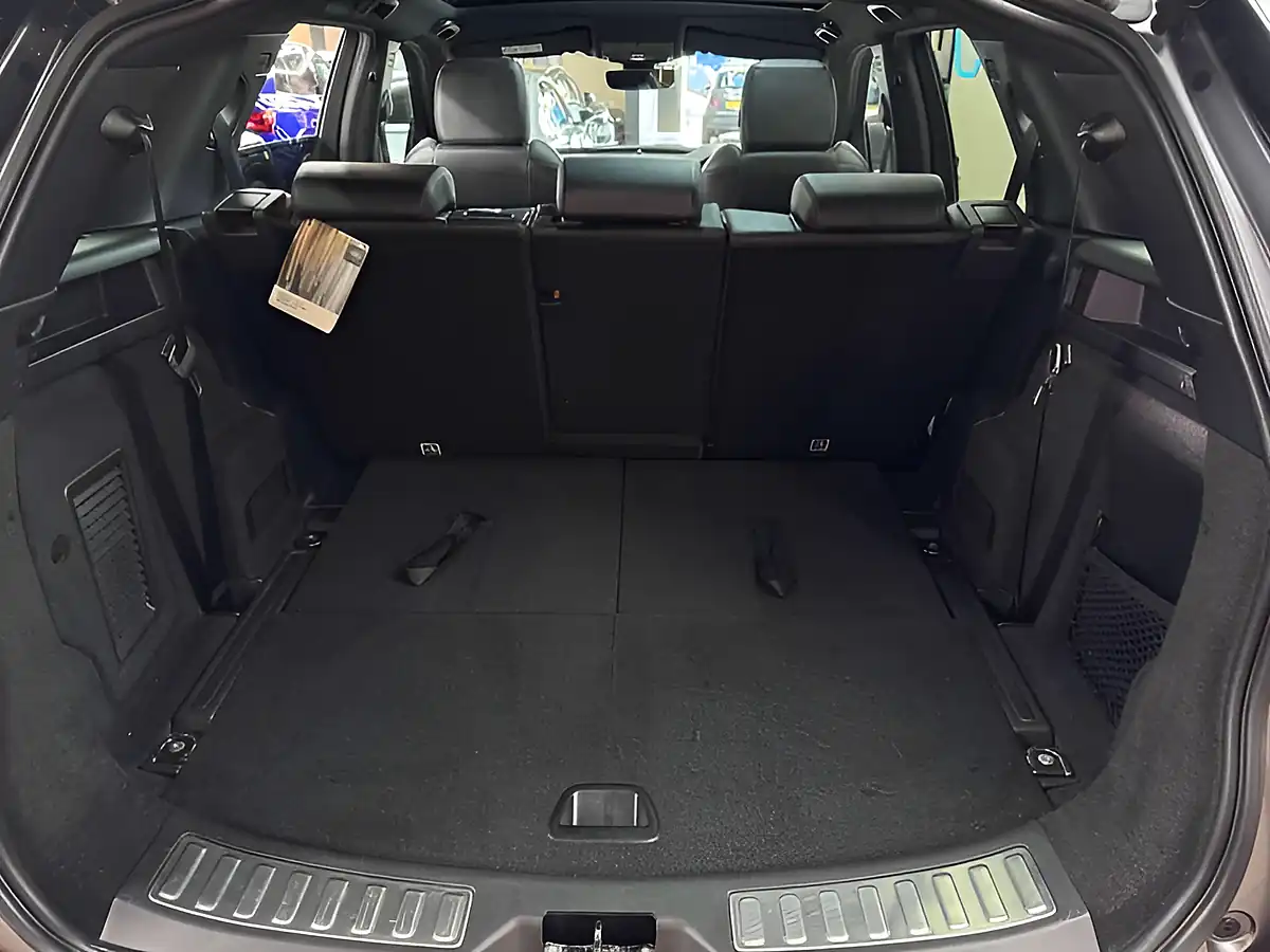 Used 2020 Land Rover Discovery Sport R-Dynamic Se Grey - Interior and Exterior details 11