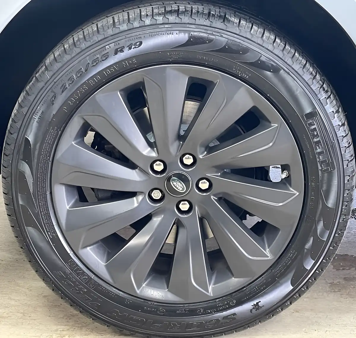 Used 2020 Land Rover Discovery Sport R-Dynamic Se White - Interior and Exterior details 11