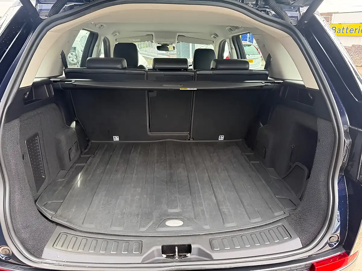 Used 2020 Land Rover Discovery Sport Se Blue - Interior and Exterior details 14