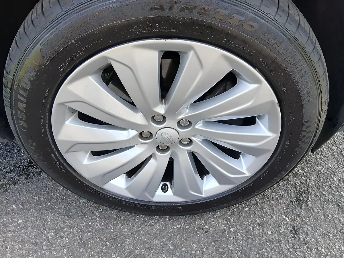 Used 2020 Land Rover Discovery Sport Se Grey - Interior and Exterior details 16