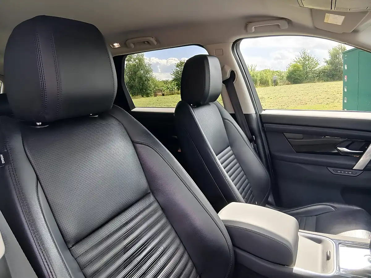 Used 2020 Land Rover Discovery Sport Se Grey - Interior and Exterior details 9