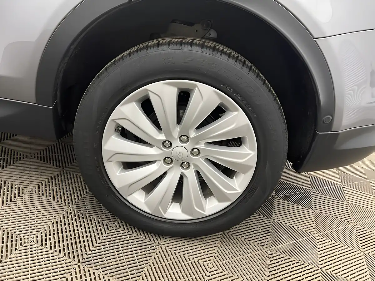 Used 2020 Land Rover Discovery Sport Se Grey - Interior and Exterior details 6
