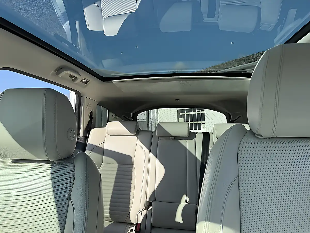 Used 2020 Land Rover Discovery Sport Se Silver - Interior and Exterior details 16