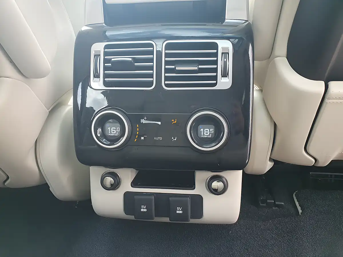 Used 2020 Land Rover Range Rover Autobiography Grey - Interior and Exterior details 15