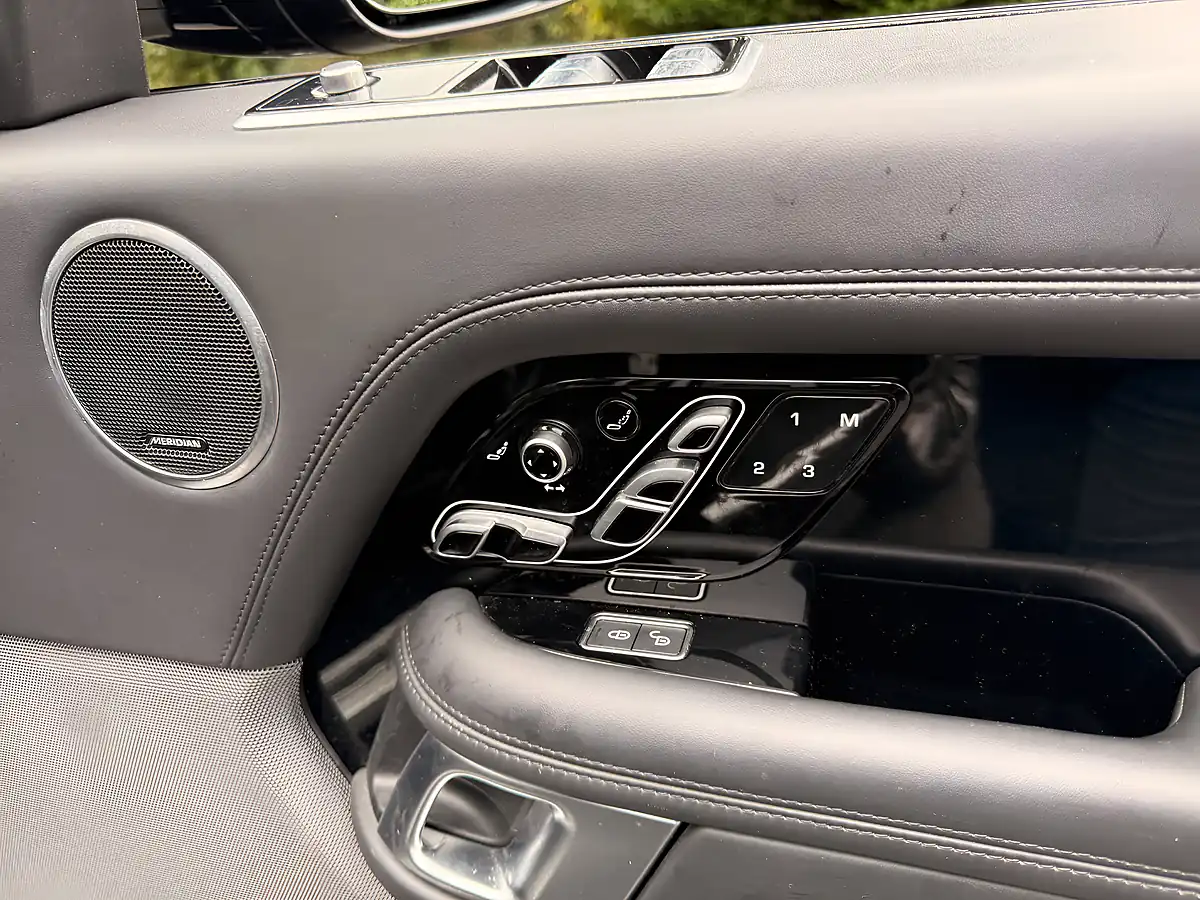 Used 2020 Land Rover Range Rover Autobiography Santorini Black - Interior and Exterior details 16