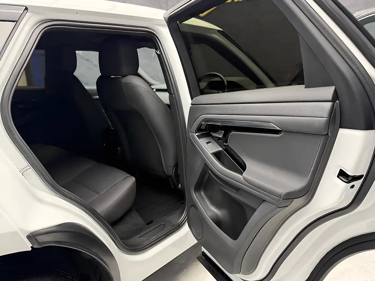 Used 2020 Land Rover Range Rover Evoque FWD Euro 6 (s/S) 5dr White - Interior and Exterior details 19