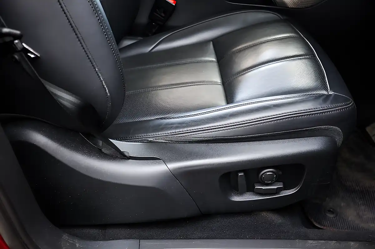 Used 2020 Land Rover Range Rover Evoque Hse Red - Interior and Exterior details 14