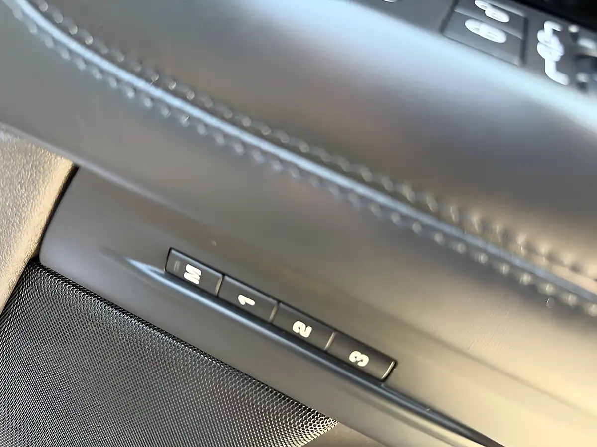 Used 2020 Land Rover Range Rover Evoque R-Dynamic Hse Black - Interior and Exterior details 10