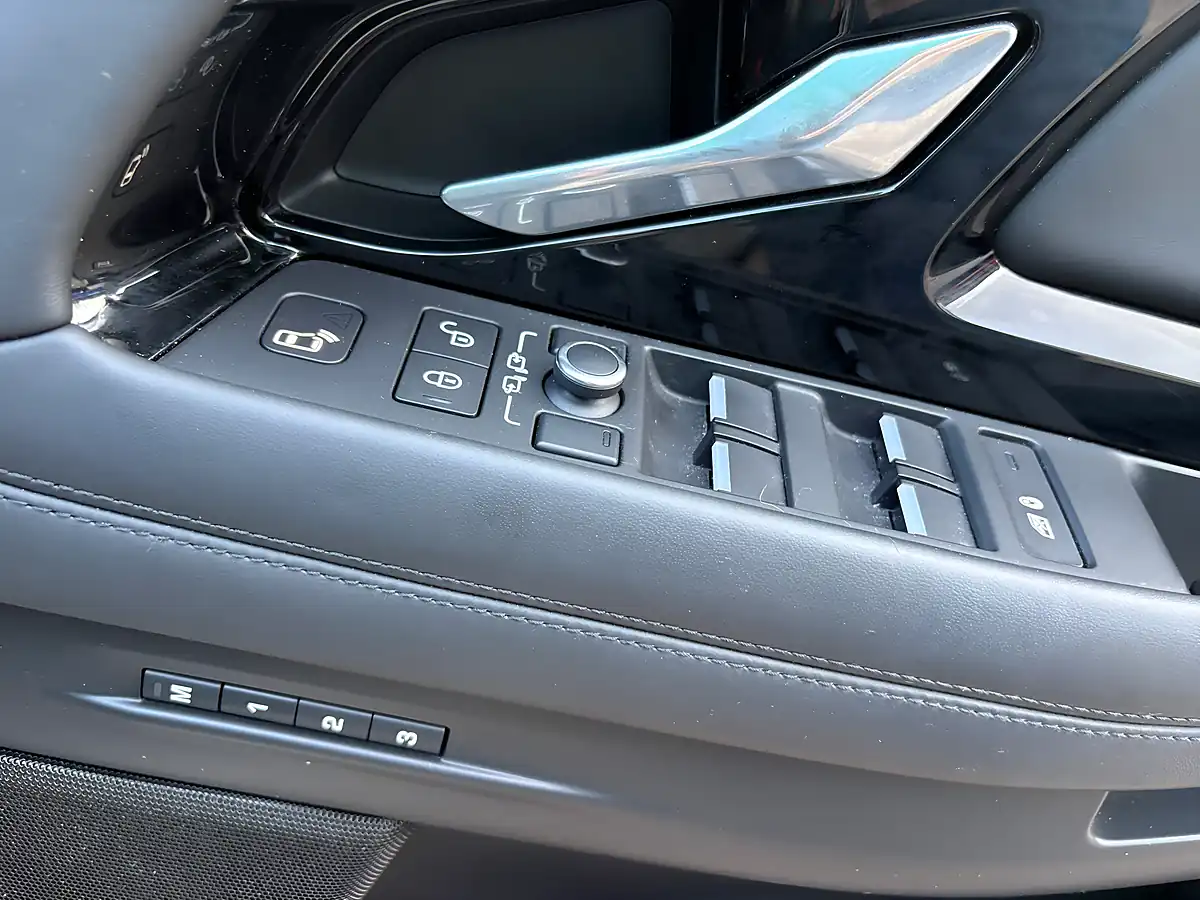 Used 2020 Land Rover Range Rover Evoque R-Dynamic Hse White - Interior and Exterior details 19