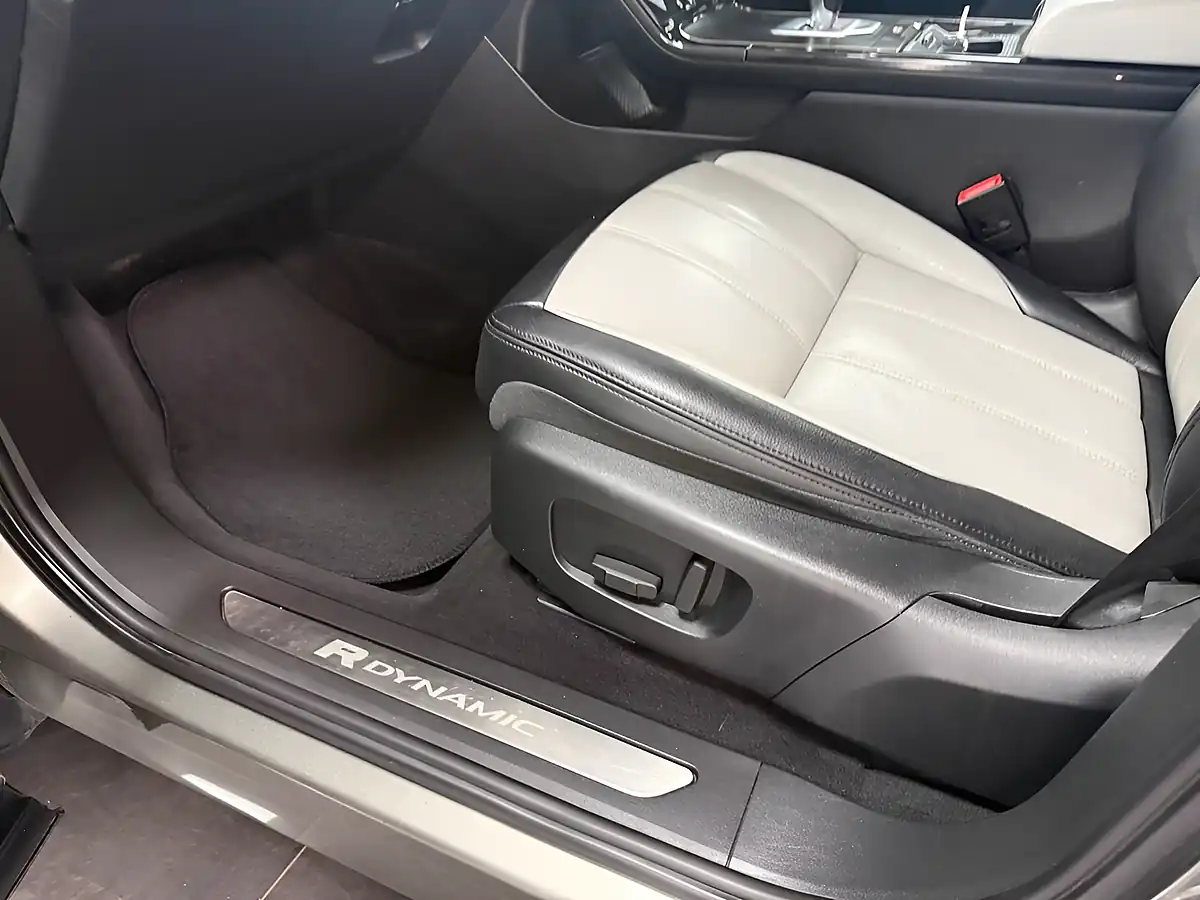 Used 2020 Land Rover Range Rover Evoque R-Dynamic S Silver - Interior and Exterior details 12