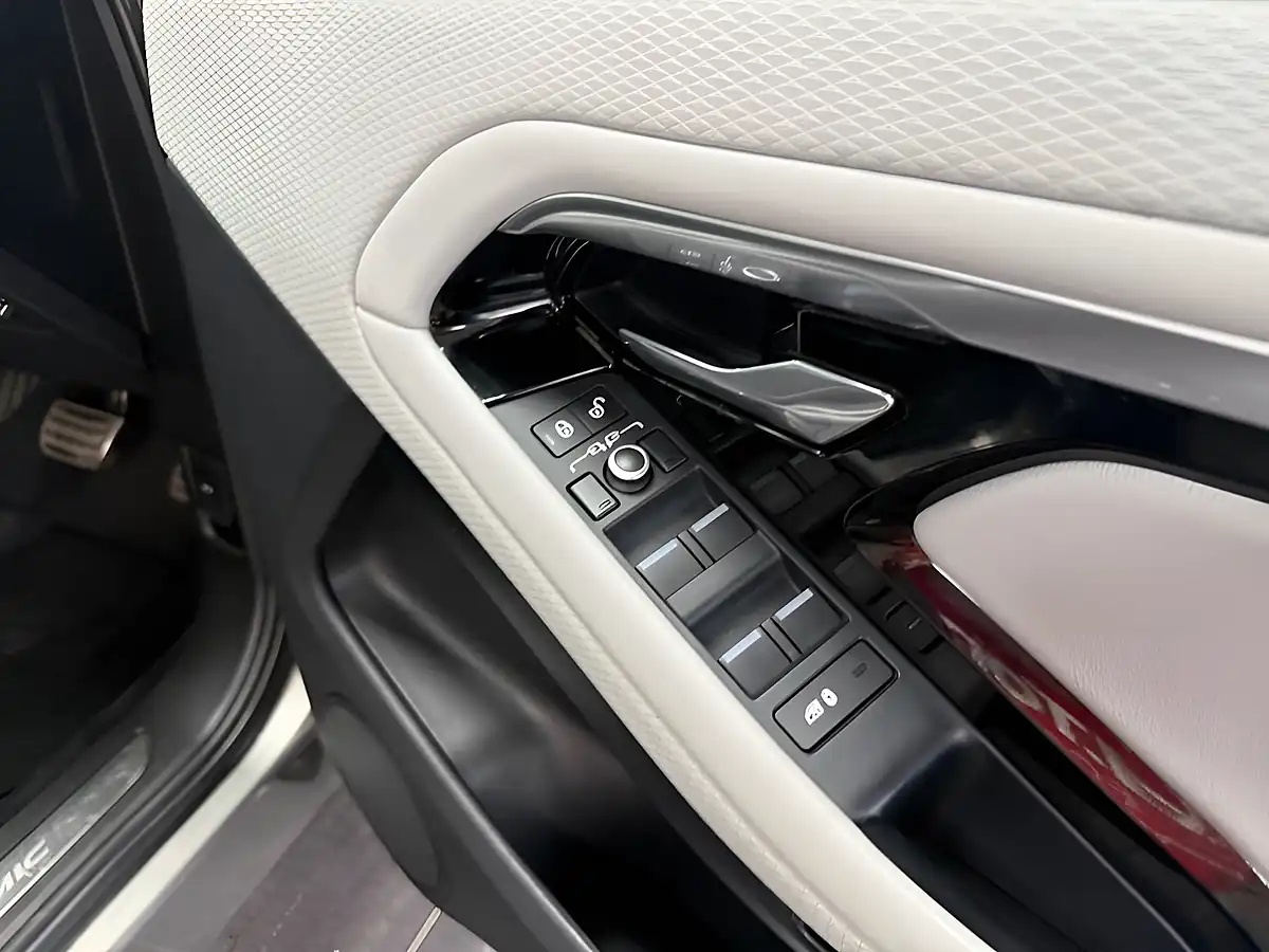 Used 2020 Land Rover Range Rover Evoque R-Dynamic S Silver - Interior and Exterior details 16