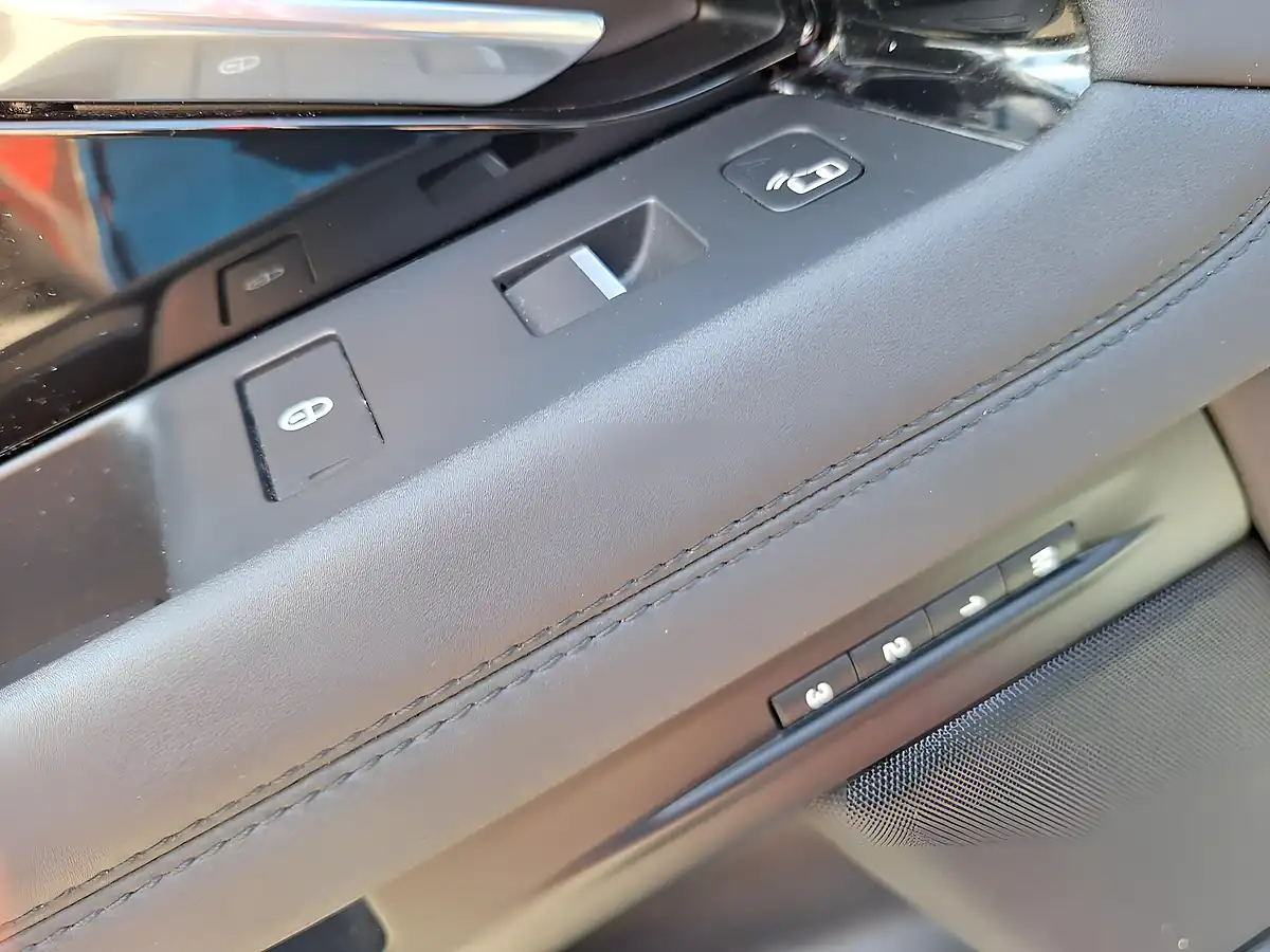 Used 2020 Land Rover Range Rover Evoque R-Dynamic Se Red - Interior and Exterior details 13