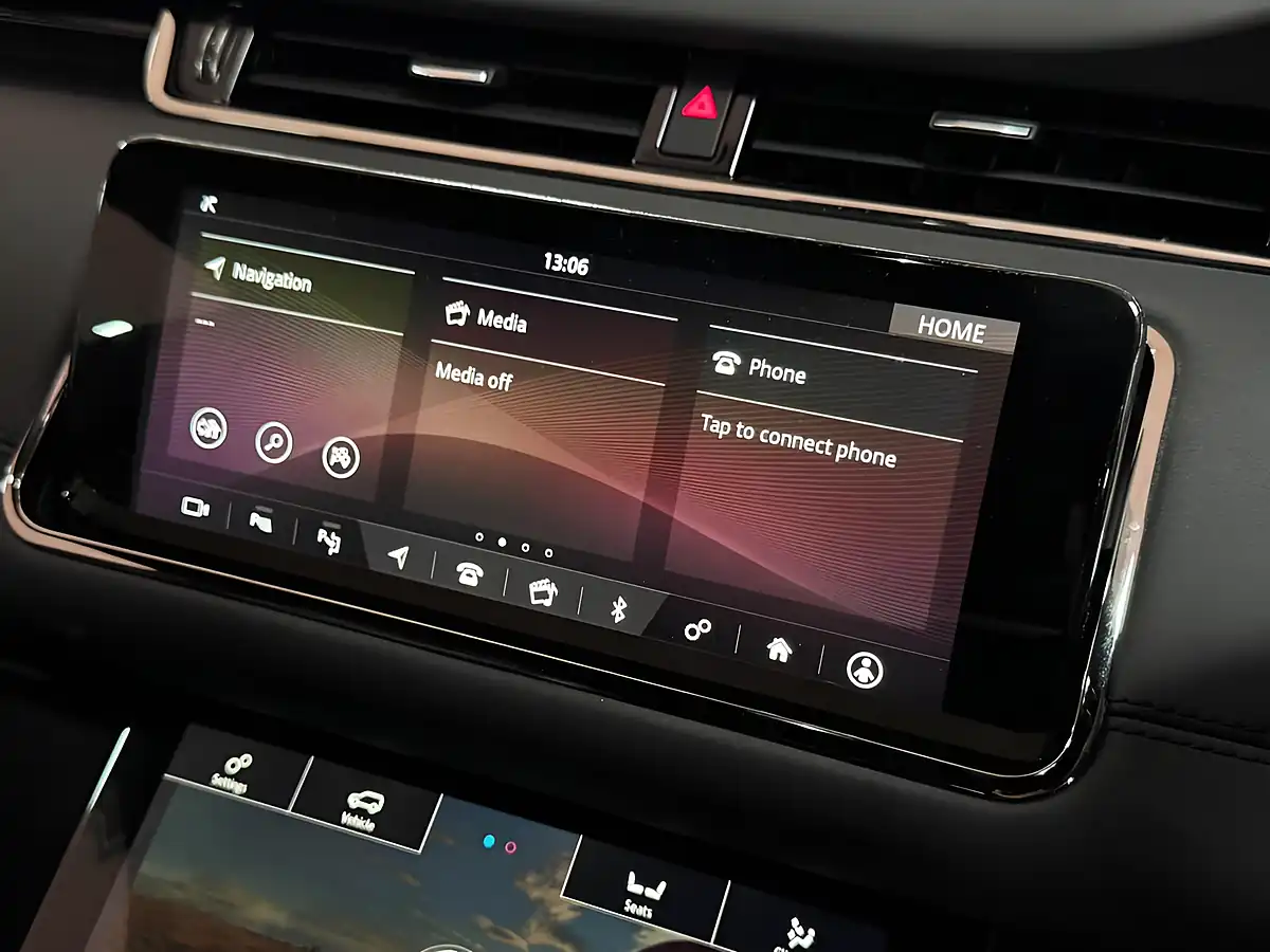 Used 2020 Land Rover Range Rover Evoque R-Dynamic Se Silver - Interior and Exterior details 16