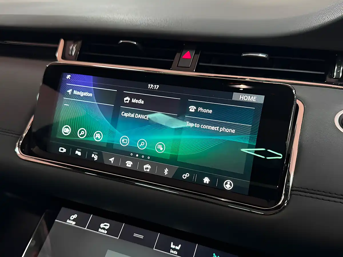 Used 2020 Land Rover Range Rover Evoque R-Dynamic Se White - Interior and Exterior details 16