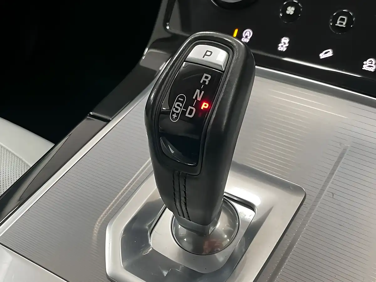 Used 2020 Land Rover Range Rover Evoque S Kaikoura Stone - Interior and Exterior details 3