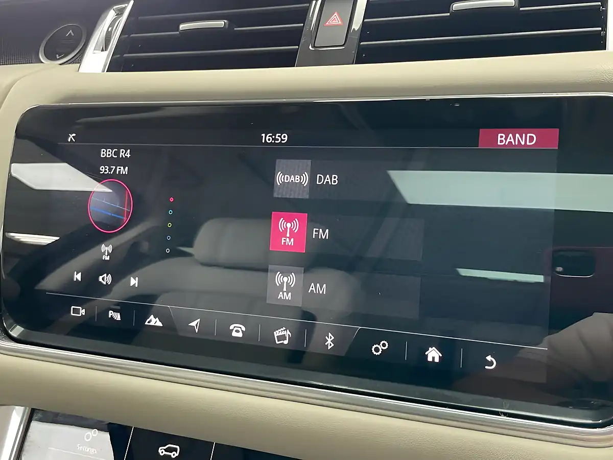Used 2020 Land Rover Range Rover Hse Dynamic White - Interior and Exterior details 18